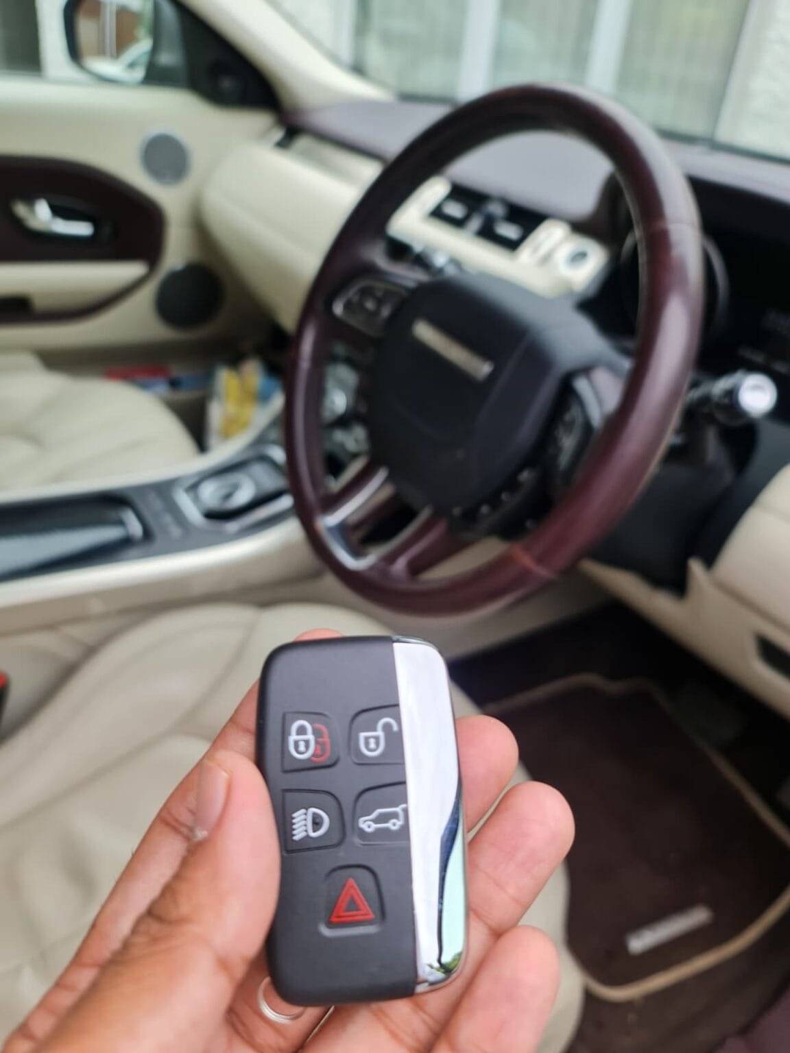 Range Key Jaguar, Land Rover & Range Rover Key Replacement UK | Mobile JLR Specialist